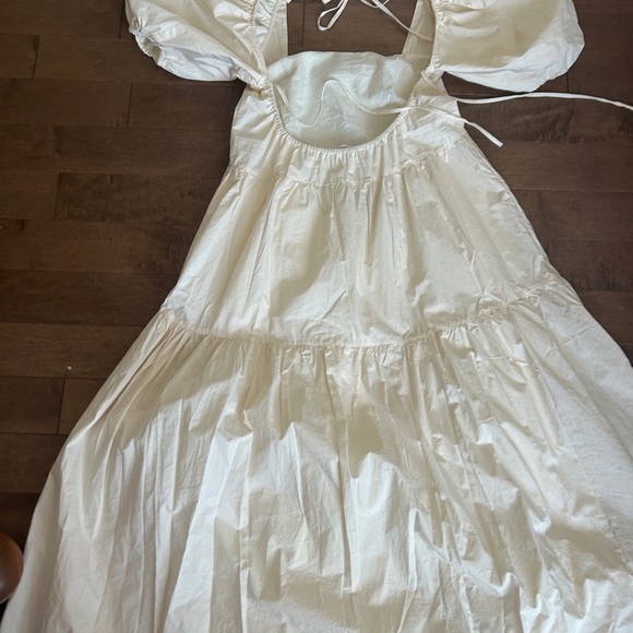 Beautiful maxi dress in a cream beige. - Picture 2 of 2